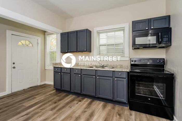 1105 S 32nd St - Photo 6 of 18