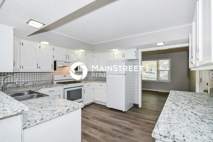 9205 E 74th Ter - Photo 6 of 16