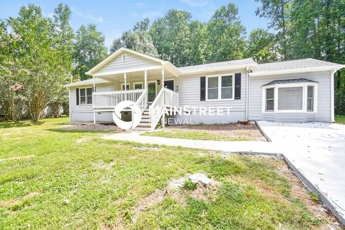 162 Poplar Point Drive - Photo 2 of 16