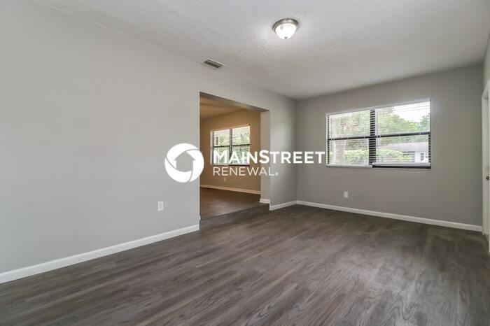 8911 Navajo Ave - Photo 5 of 16