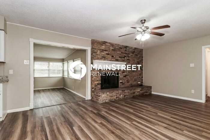 3812 Glenmont Dr - Photo 3 of 17