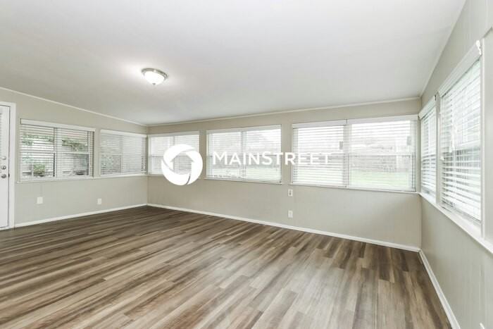 3812 Glenmont Dr - Photo 7 of 17