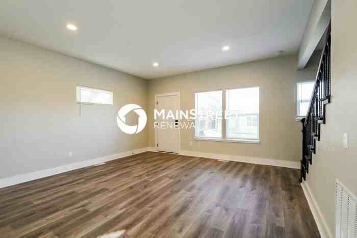 2457 Sheldon St - Photo 2 of 17