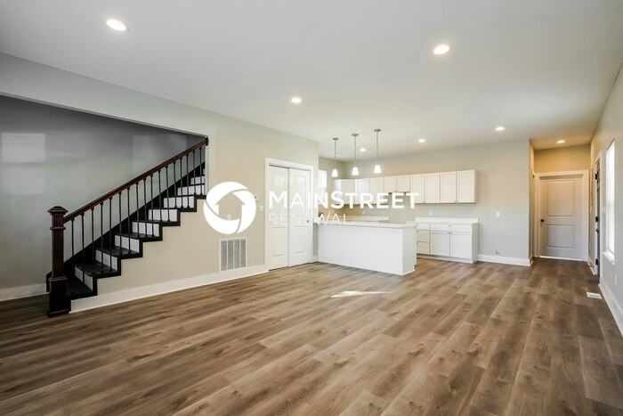 2457 Sheldon St - Photo 3 of 17