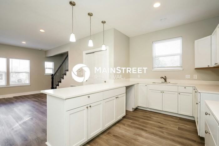 2457 Sheldon St - Photo 5 of 17