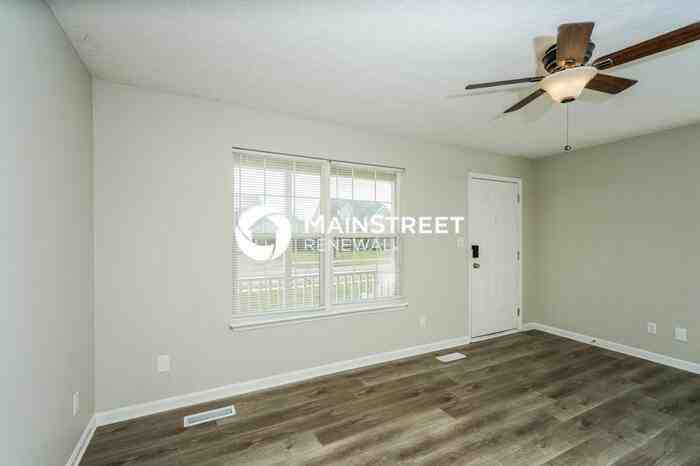 651 Oak Grove Blvd - Photo 3 of 16
