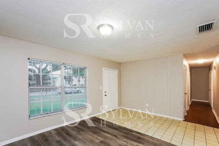 1216 Sagamore Dr - Photo 3 of 15