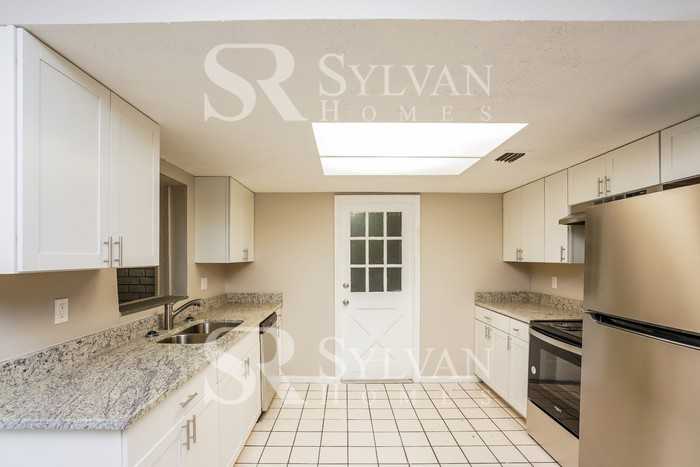 1216 Sagamore Dr - Photo 5 of 15