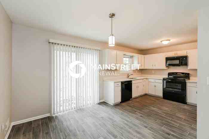 5616 Hammond Dr - Photo 4 of 17