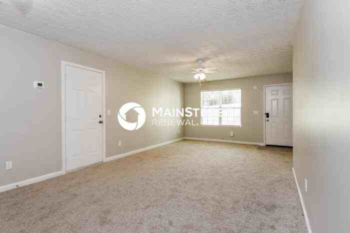 211 Clydesdale Lane Southeast - Photo 5 of 16