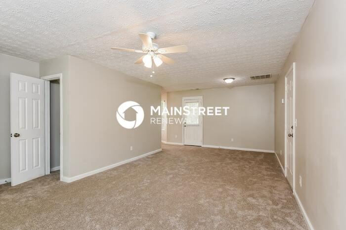 211 Clydesdale Lane Southeast - Photo 6 of 16