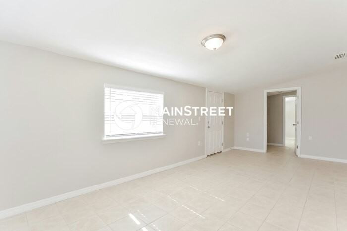 1820 Azalea Ln - Photo 3 of 16