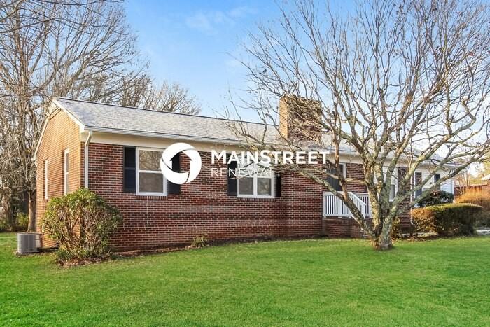 936 Rock Spring Dr - Photo 2 of 17