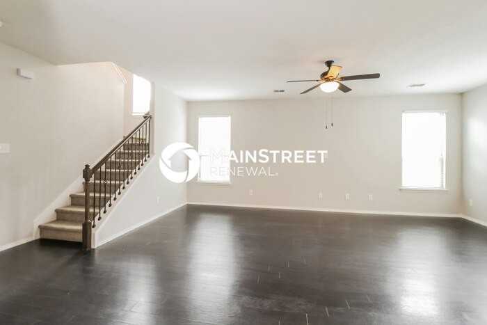 809 Hartsfield Street - Photo 4 of 17