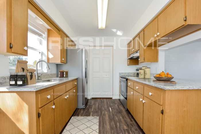 202 North Blvd E - Photo 2 of 17