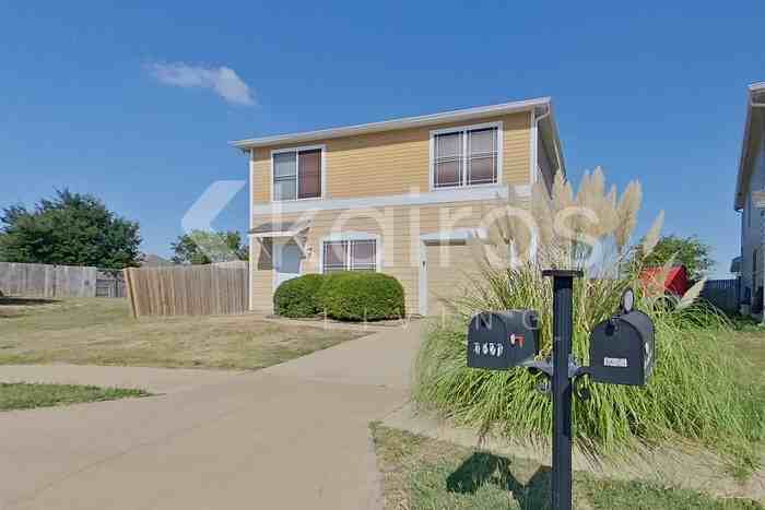 1621 Vineridge Ln - Photo 2 of 38