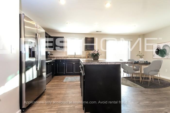 300 Maplestead Farms Ct - Photo 2 of 17