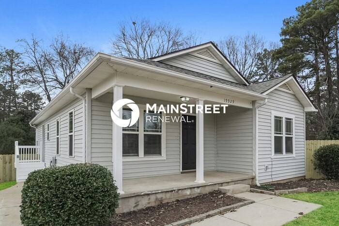 19929 North Ferry Street - Photo 2 of 14