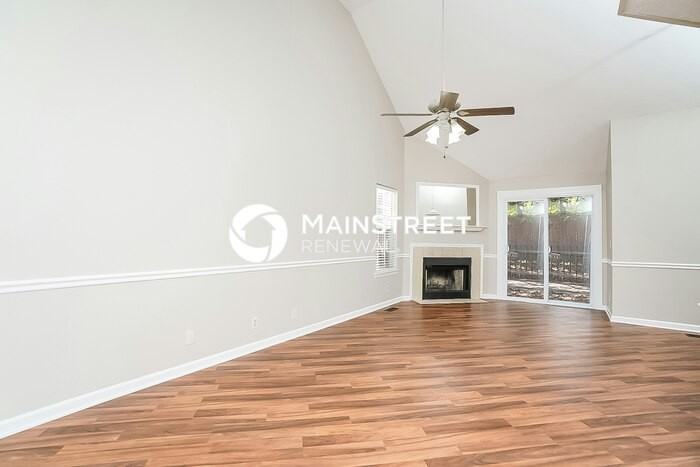 4068 Calumet Dr - Photo 2 of 17