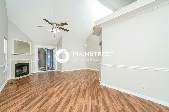 4068 Calumet Dr - Photo 3 of 17