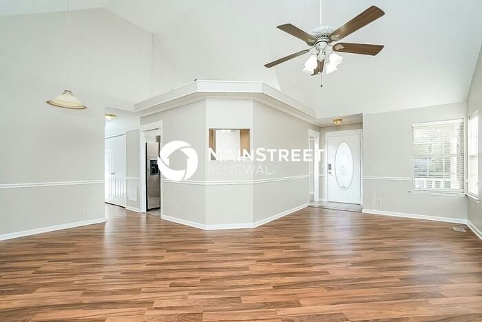 4068 Calumet Dr - Photo 4 of 17