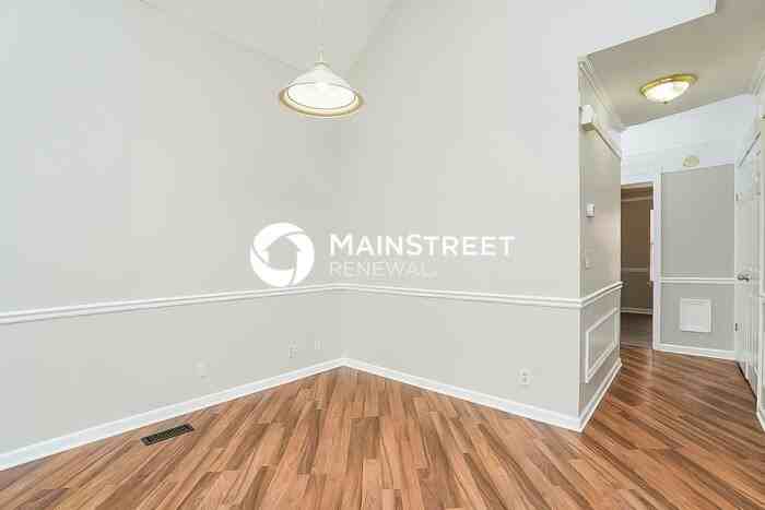 4068 Calumet Dr - Photo 6 of 17