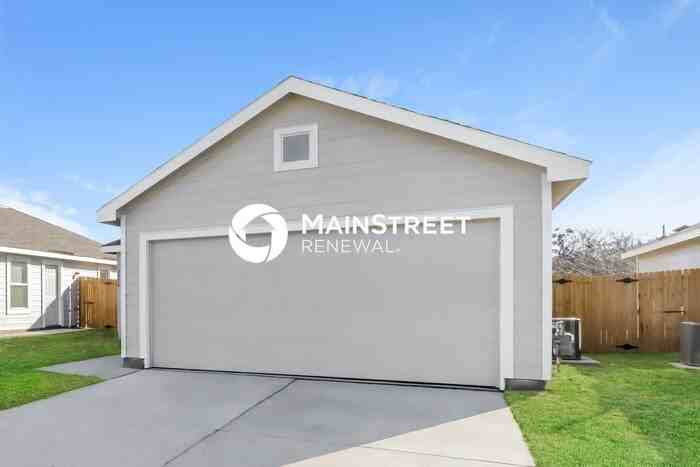 2974 Wallace Wells Court - Photo 3 of 16