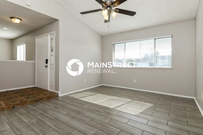 20849 Marlin St - Photo 3 of 18