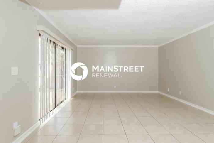 4011 Palm Bay Cir - Photo 2 of 17