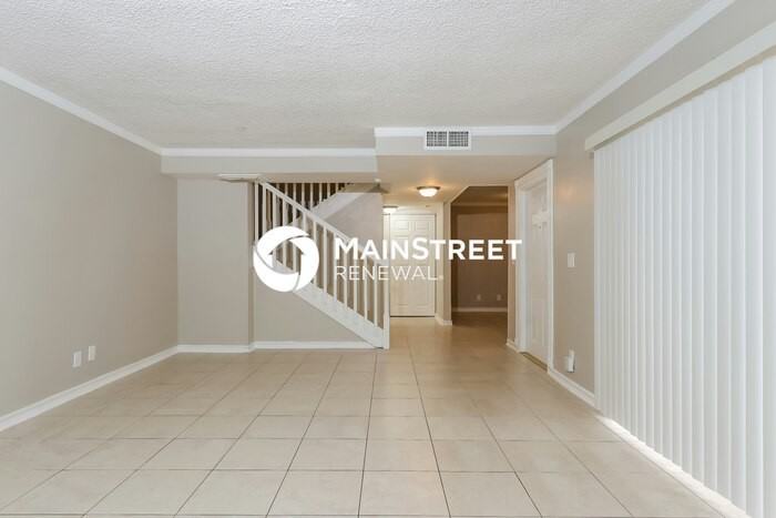 4011 Palm Bay Cir - Photo 3 of 17