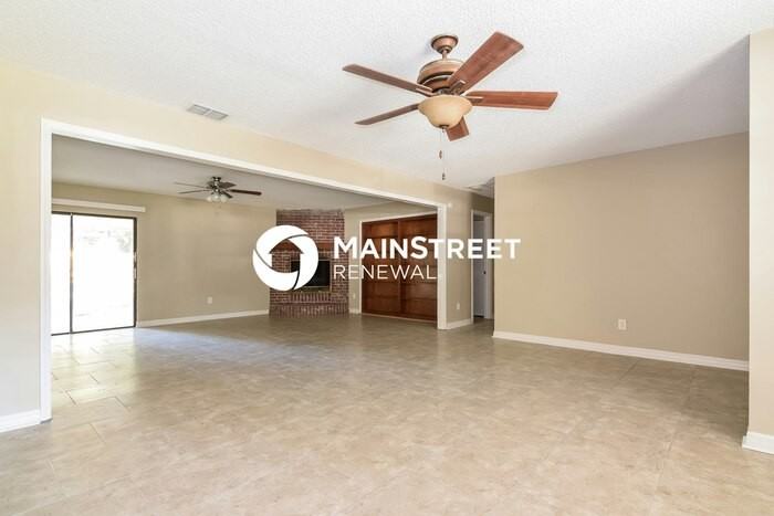 510 Lisa Ln - Photo 2 of 15