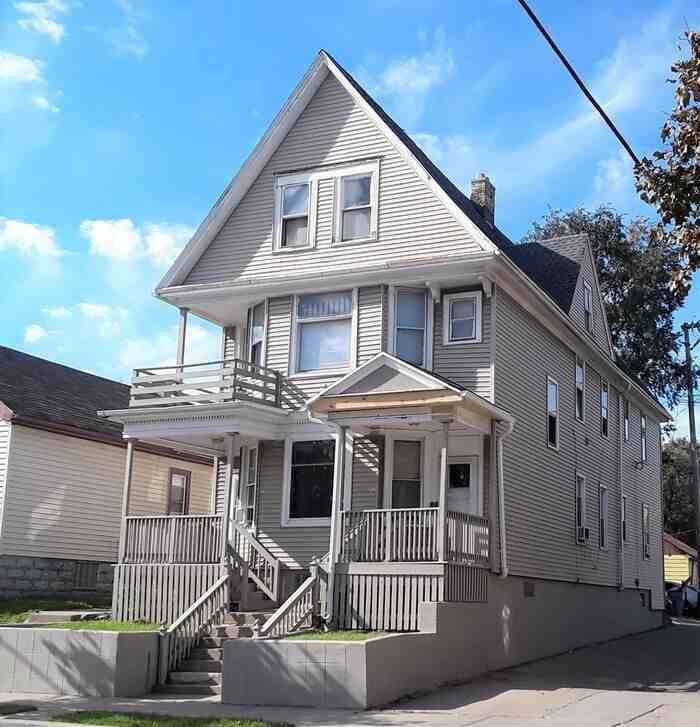 825 S 11th St - Photo 2 of 16