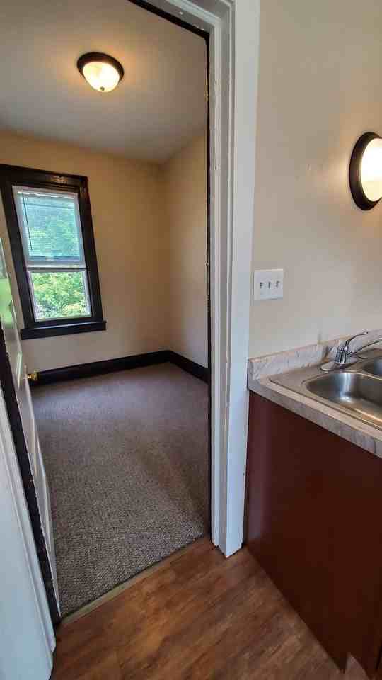 825 S 11th St - Photo 3 of 16