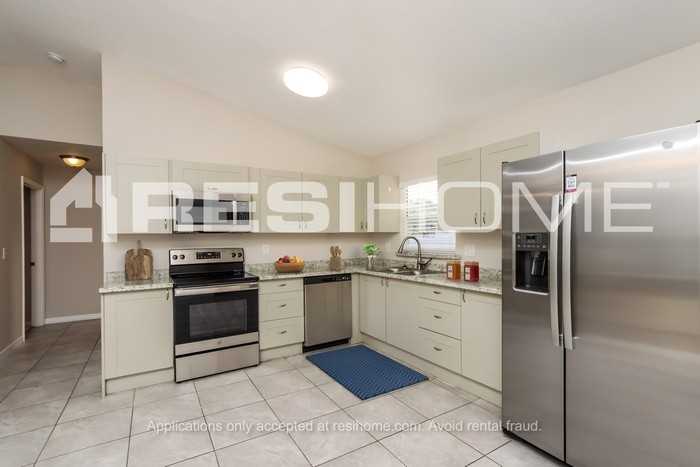 662 Tarr Ave Sw - Photo 2 of 11