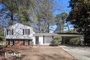 featured image of 8822 Ashwood Dr