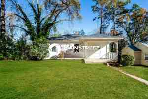 featured image of 2520 Columbus Cir