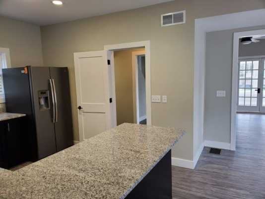 724 S Burdick St - Photo 4 of 11