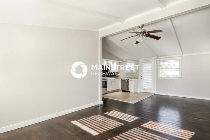 5700 N Highland Ave - Photo 3 of 16