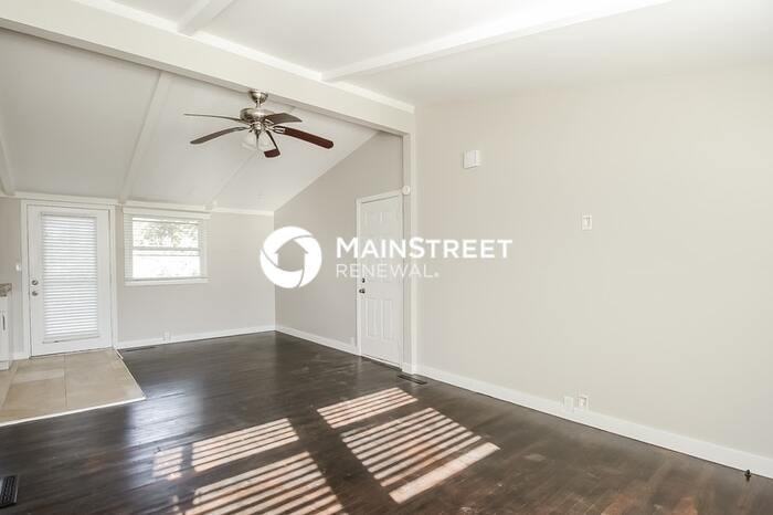 5700 N Highland Ave - Photo 4 of 16