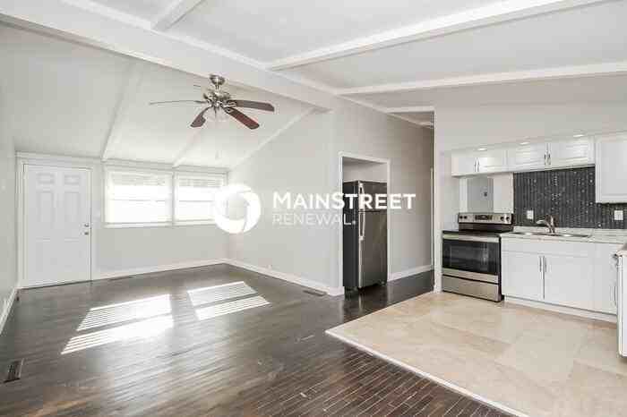 5700 N Highland Ave - Photo 5 of 16