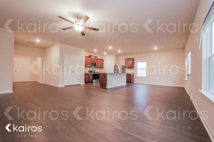 1037 Pilgrim Ln - Photo 2 of 18