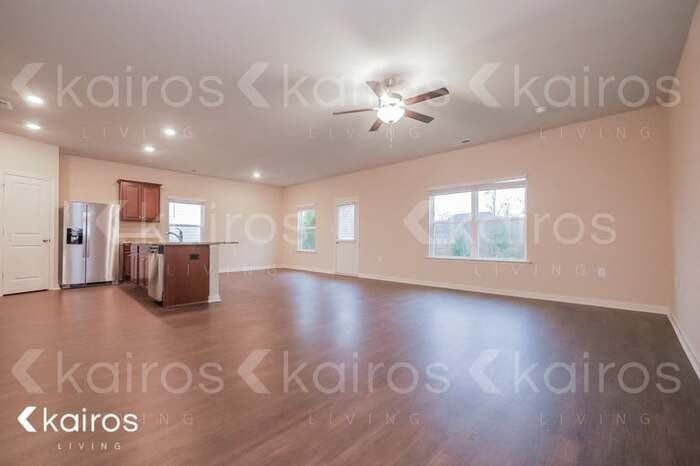 1037 Pilgrim Ln - Photo 4 of 18