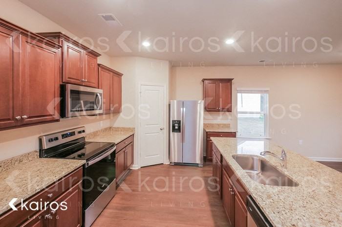 1037 Pilgrim Ln - Photo 7 of 18