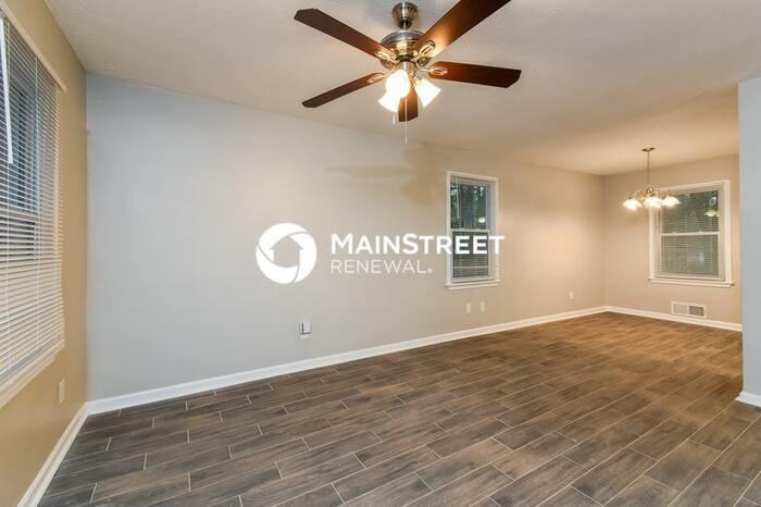 8807 Crown Court - Photo 2 of 17