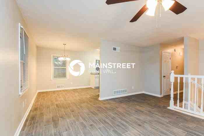 8807 Crown Court - Photo 3 of 17