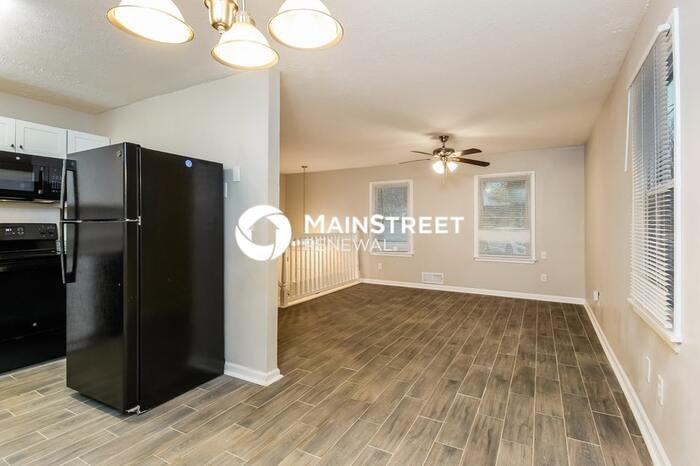 8807 Crown Court - Photo 5 of 17