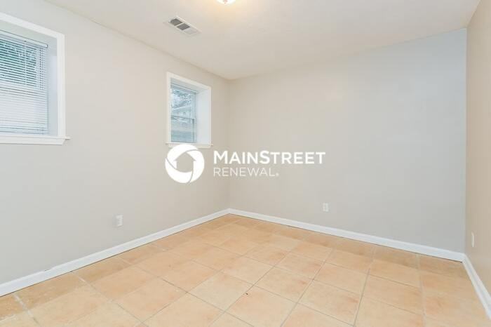 8807 Crown Court - Photo 7 of 17