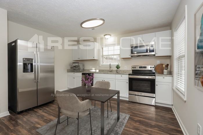 608 Sun Cir - Photo 3 of 17