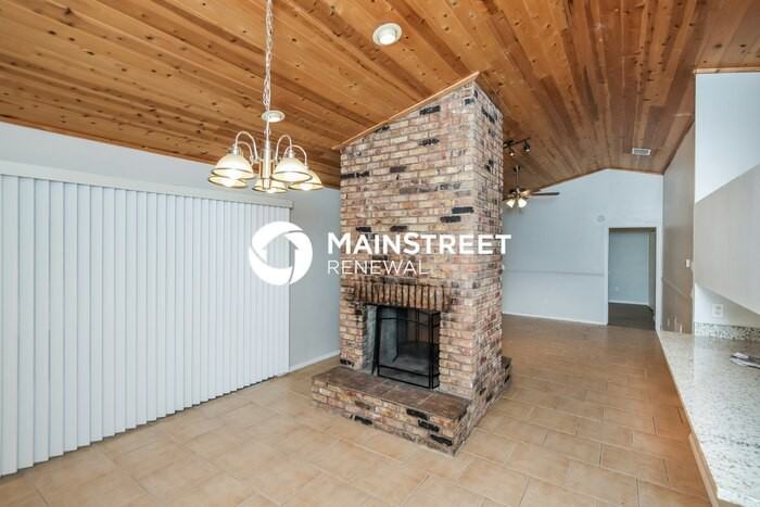 524 Commodore Avenue Northwest - Photo 4 of 16