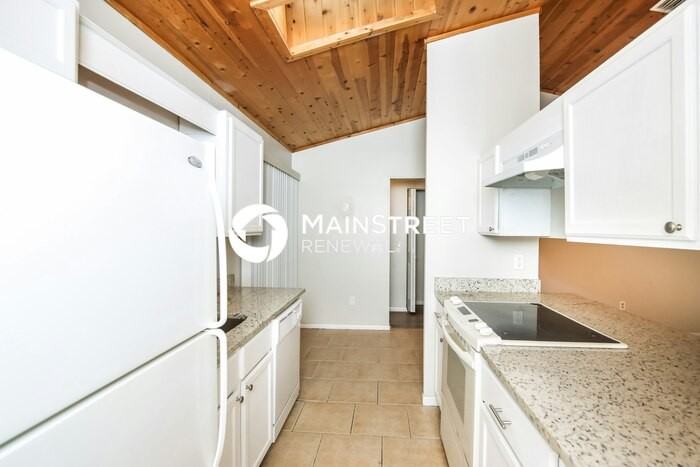 524 Commodore Avenue Northwest - Photo 5 of 16